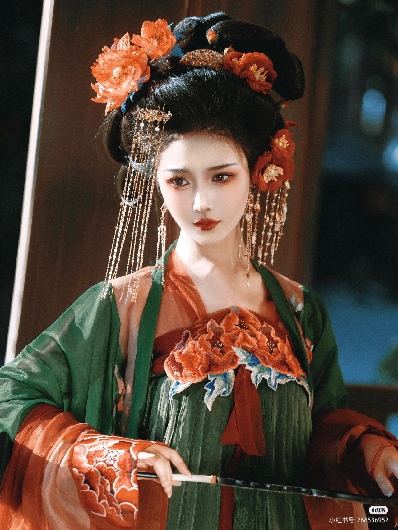 The Charm of Cheongsam-Inspired Bubble Sleeve Dress with a Blooming Skirt