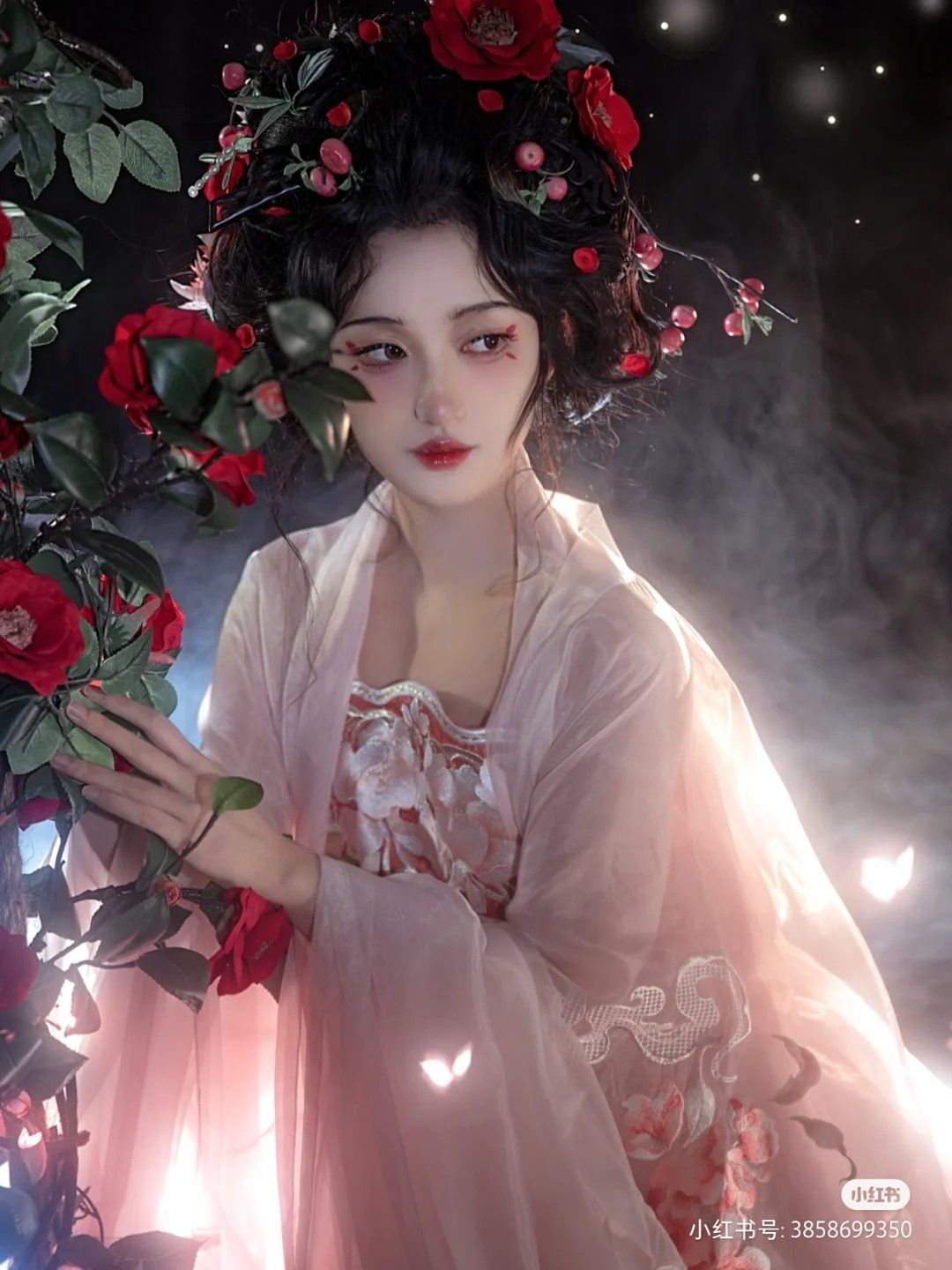 Cherry Blossom Hanfu Fashion:The Enchanting Fairy Child in a Sakura-Adorned World Cherry Blossom Hanfu Fashion:The Enchanting Fairy Child in a Sakura-Adorned World