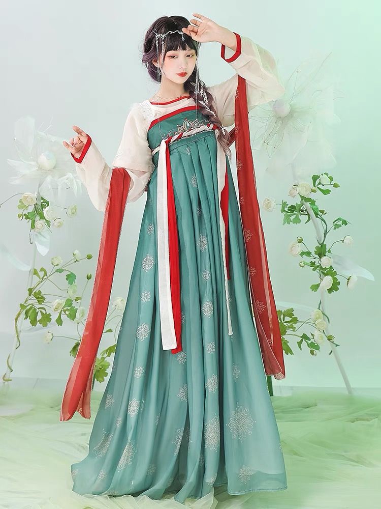 Vintage Shoes Meet Cheongsam:A Retro Fusion of Fashion