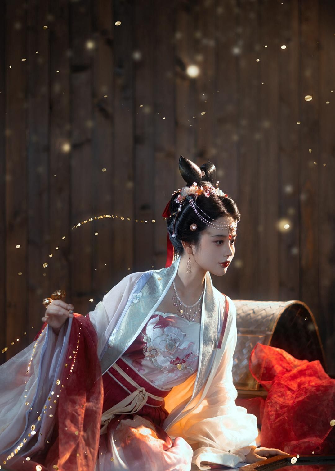 The Evolution of Cheongsam as Performance Attire:A Cultural Journey The Evolution of Cheongsam as Performance Attire:A Cultural Journey
