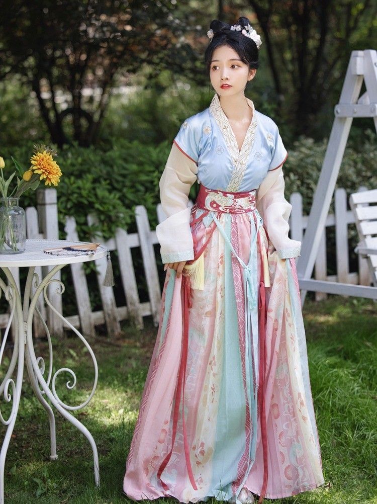 The Elegance of Qipao Dress:A Peek into the World of Wealthy阔太太 The Elegance of Qipao Dress:A Peek into the World of Wealthy阔太太