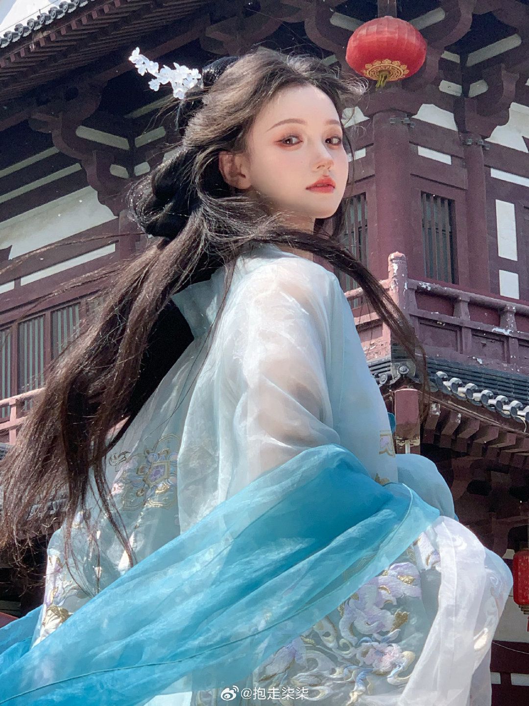 Embracing Original Hanfu Style:Qiancai Price for the Sake of Fate