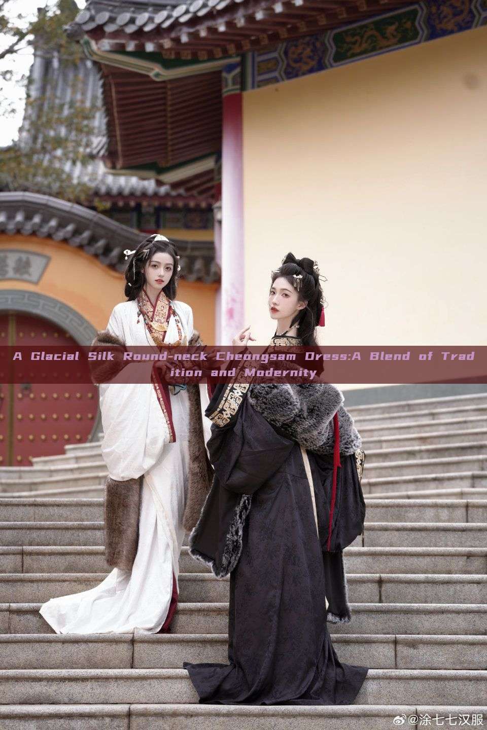 A Glacial Silk Round-neck Cheongsam Dress:A Blend of Tradition and Modernity