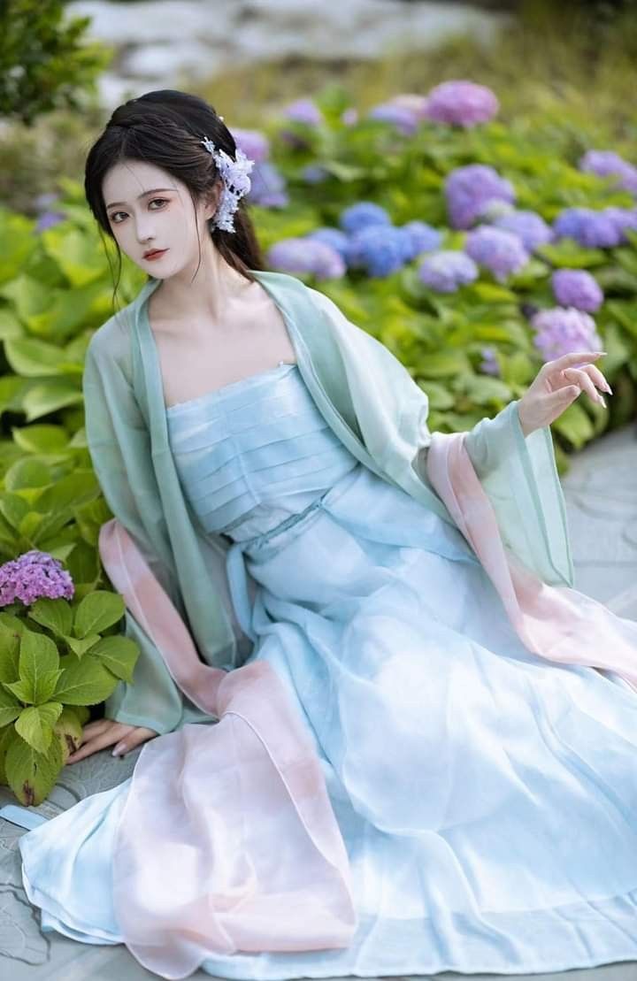 Modern Office Wear:The Revival of Hanfu Maominian Skirts in the Workplace Modern Office Wear:The Revival of Hanfu Maominian Skirts in the Workplace
