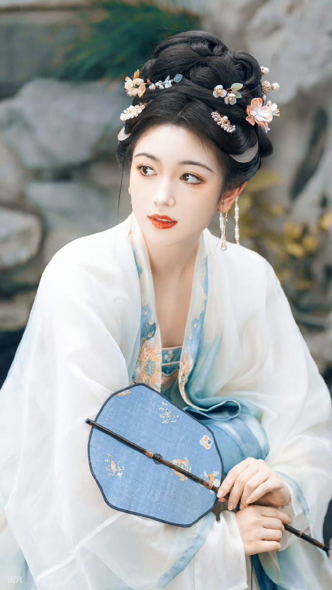 Autumn Winter Qipao Cape:A Blend of Traditional Elegance and Modern Warmth Autumn Winter Qipao Cape:A Blend of Traditional Elegance and Modern Warmth