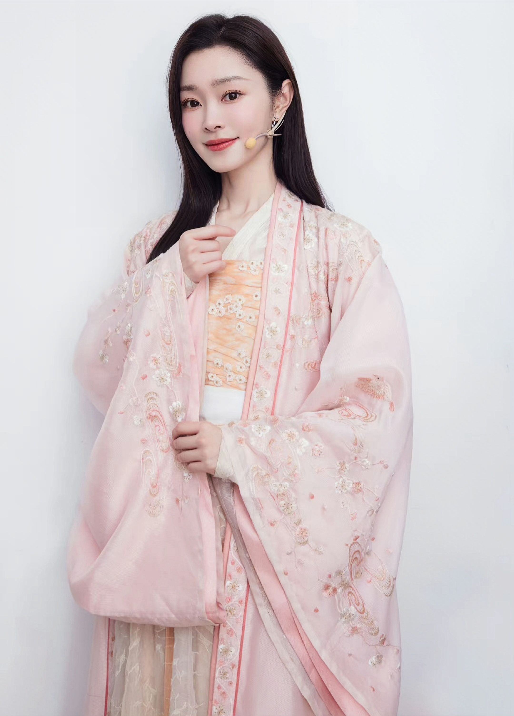 Vintage Shanghai Cheongsam:A Revival of Traditional Elegance Vintage Shanghai Cheongsam:A Revival of Traditional Elegance