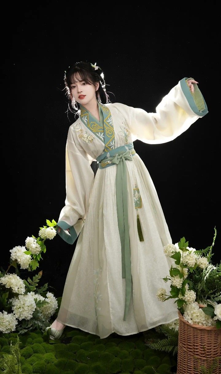 A Girls Skirt Hanfu Costume Set:A Blend of Tradition and Modernity A Girls Skirt Hanfu Costume Set:A Blend of Tradition and Modernity
