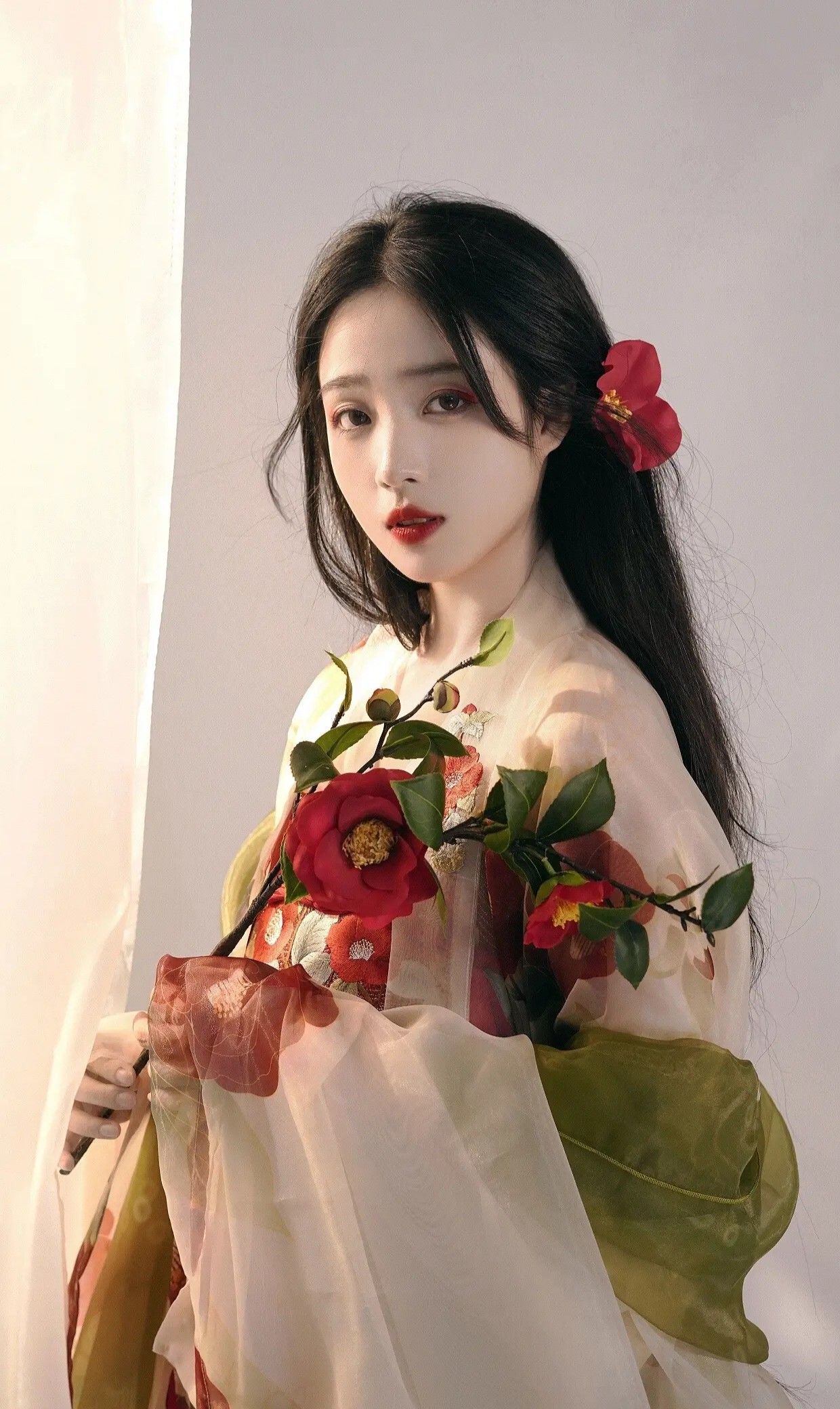 The Integration of Traditional Hanfu Hairstyles and Artificial Hair:A Modern Perspective