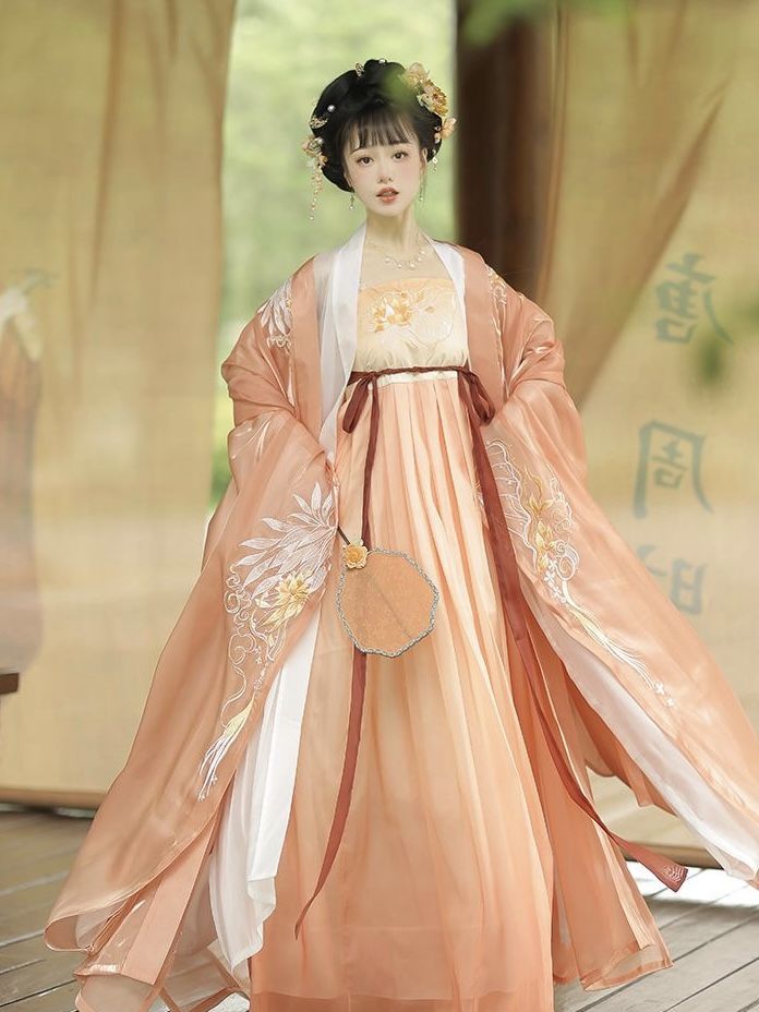 Summer in Hanfu:Embracing the Chinese Heritage in Fashion Summer in Hanfu:Embracing the Chinese Heritage in Fashion