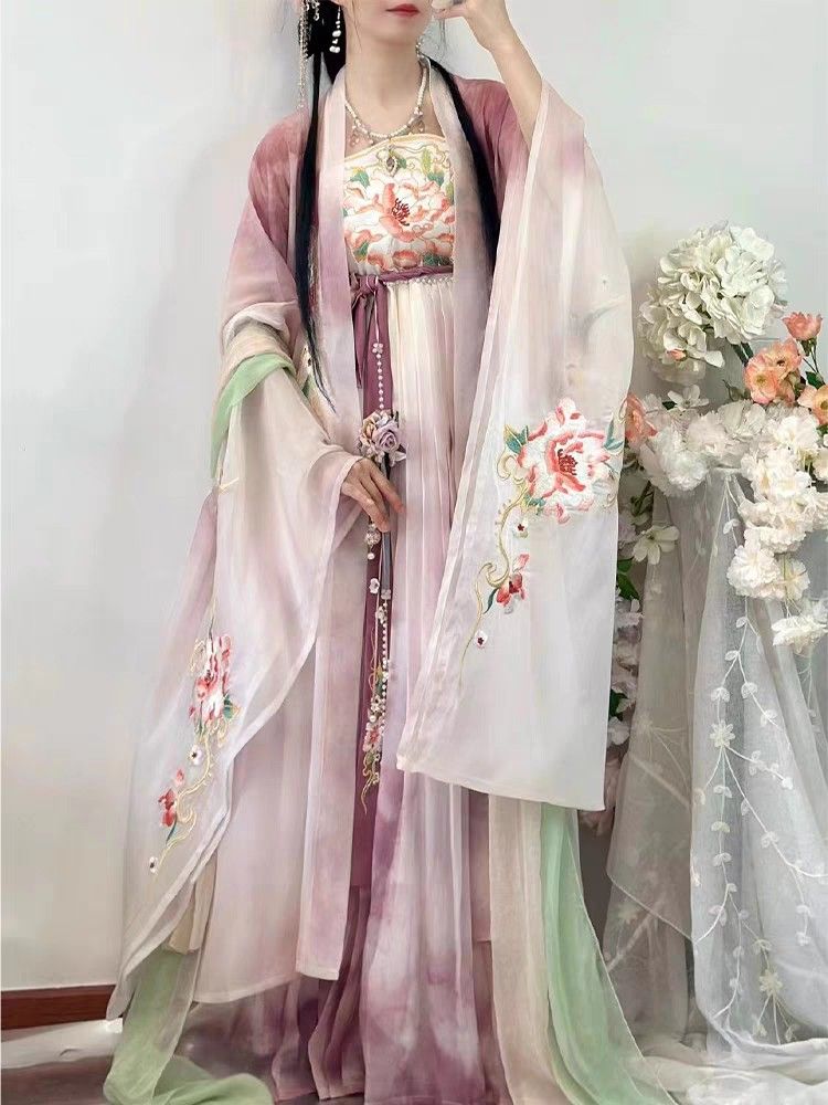 The Enchantment of Classic Cheongsam Women:A Glimpse into the Splendor of Traditional Chinese Dress The Enchantment of Classic Cheongsam Women:A Glimpse into the Splendor of Traditional Chinese Dress