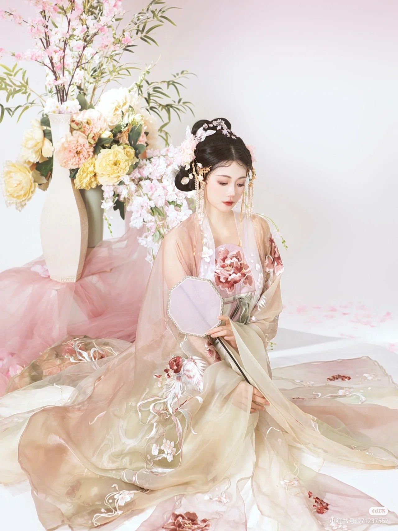 Traditional Hanfu Shoes for Women:The Round-Toe Charm Traditional Hanfu Shoes for Women:The Round-Toe Charm