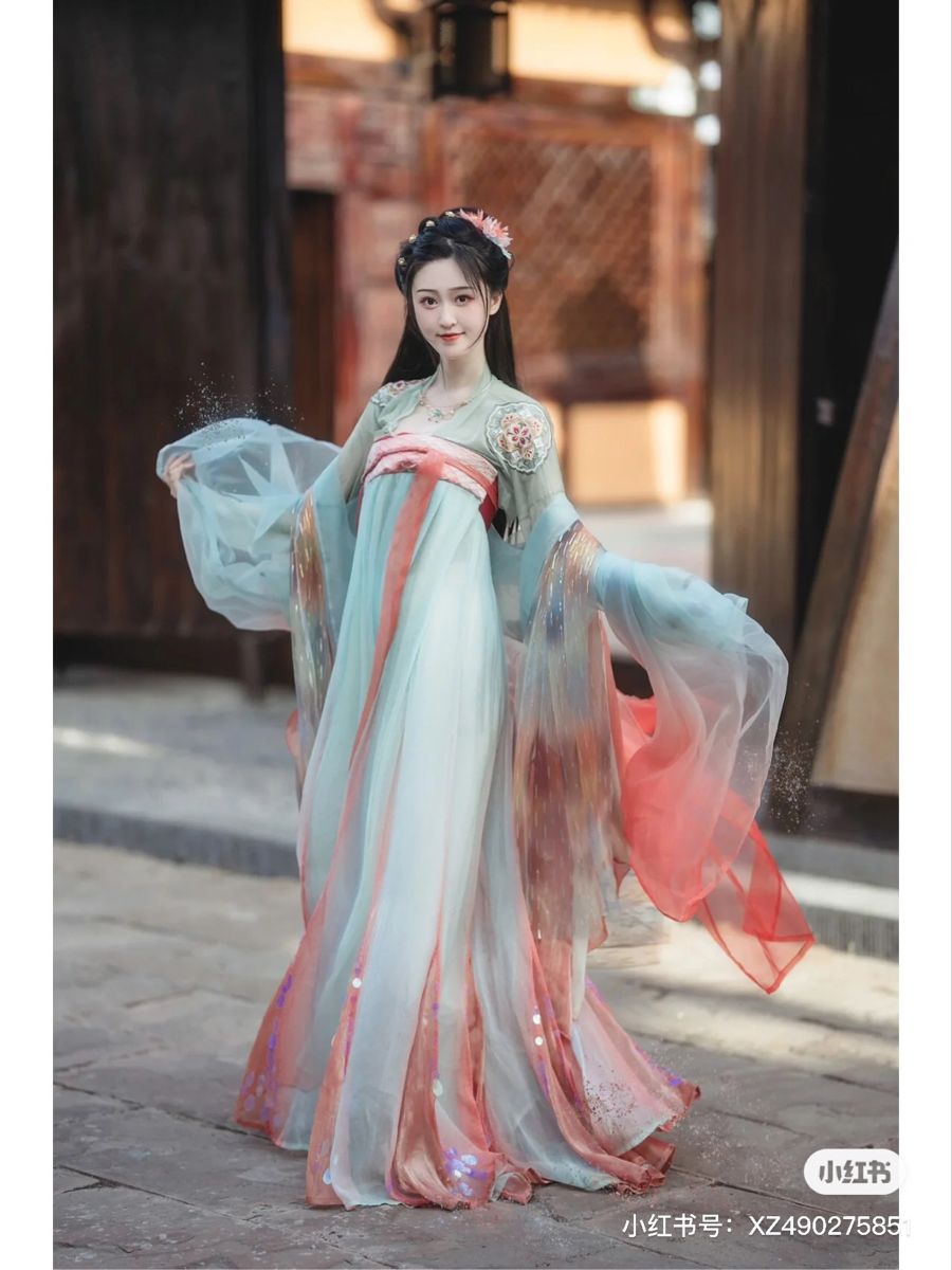 Summer Hanfu Fashion:Exploring Traditional Chinese Attire for the Warm Seasons Summer Hanfu Fashion:Exploring Traditional Chinese Attire for the Warm Seasons