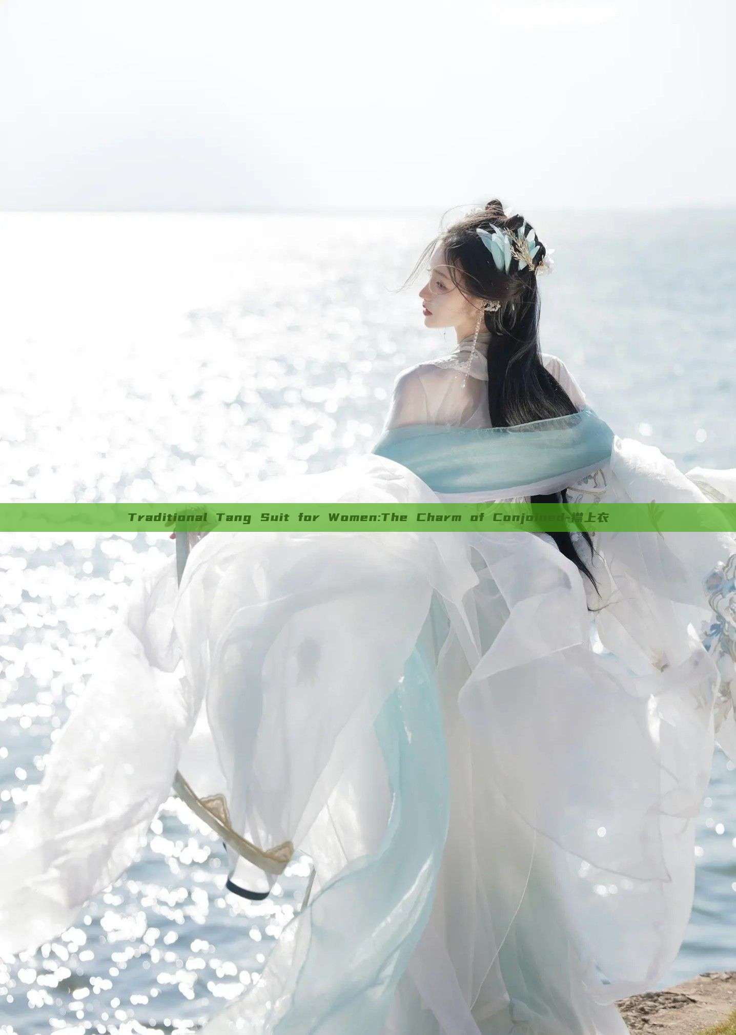 Traditional Tang Suit for Women:The Charm of Conjoined-襟上衣 Traditional Tang Suit for Women:The Charm of Conjoined-襟上衣