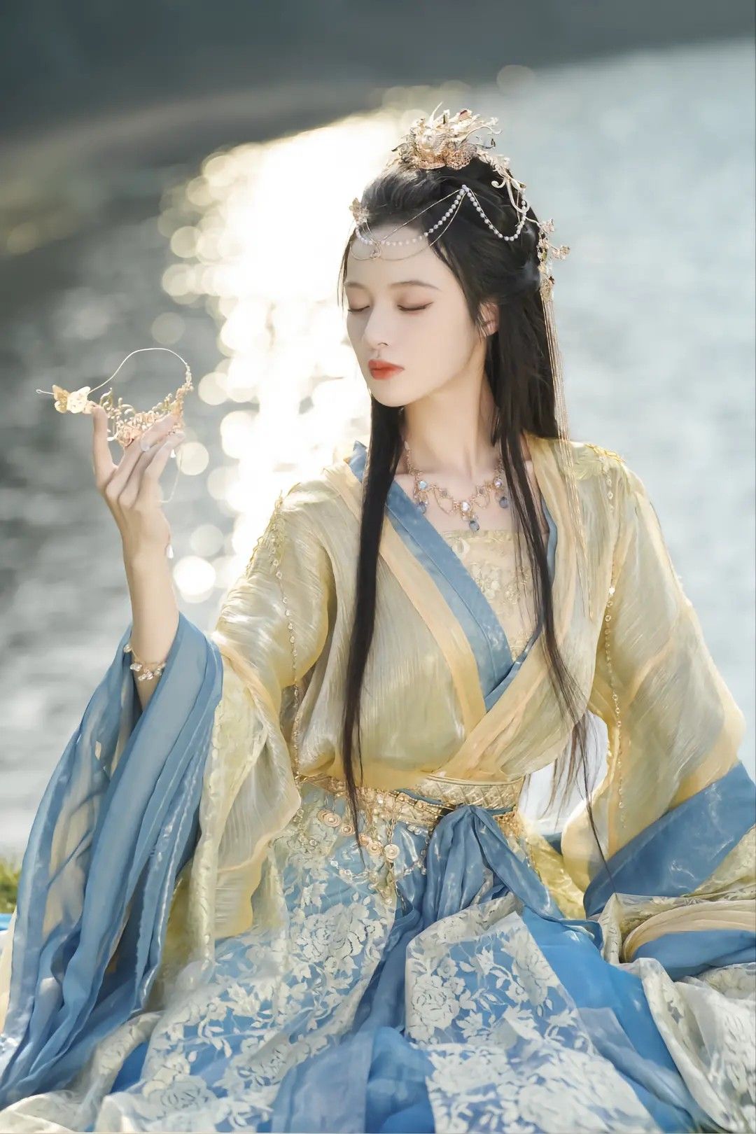 Chinese Girls Cheongsam:The Traditional Beauty of Growing Up Chinese Girls Cheongsam:The Traditional Beauty of Growing Up