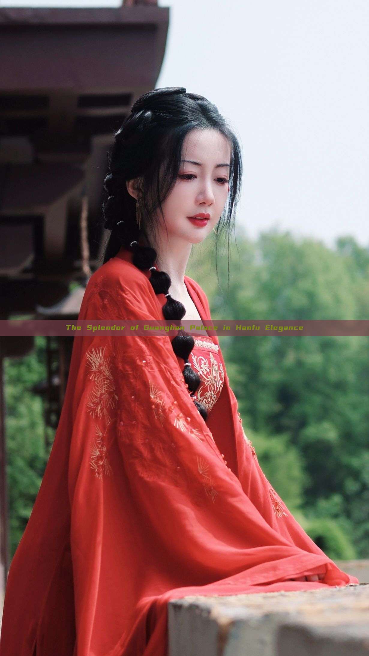 The Splendor of Guanghan Palace in Hanfu Elegance