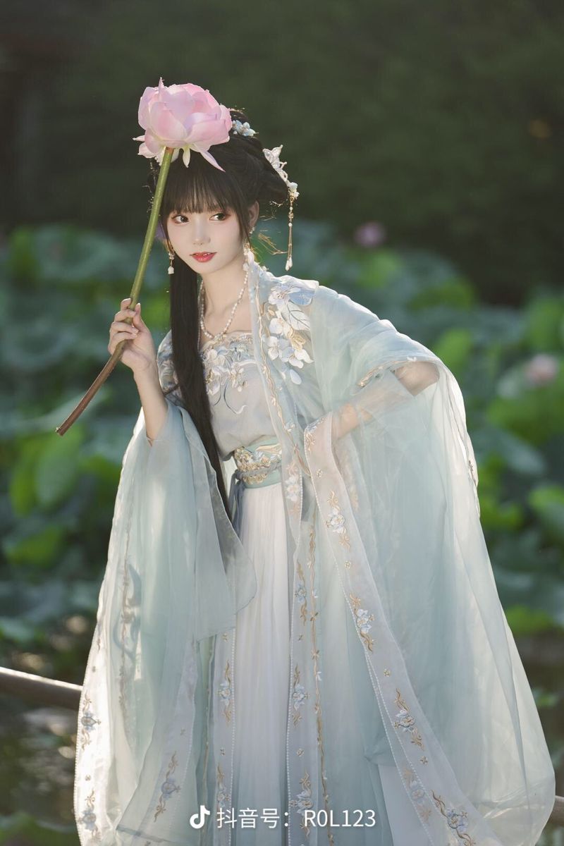 Chinese New Year Celebration:Stylish Hanfu Costumes for Girls in Autumn Winter 2023 Chinese New Year Celebration:Stylish Hanfu Costumes for Girls in Autumn Winter 2023