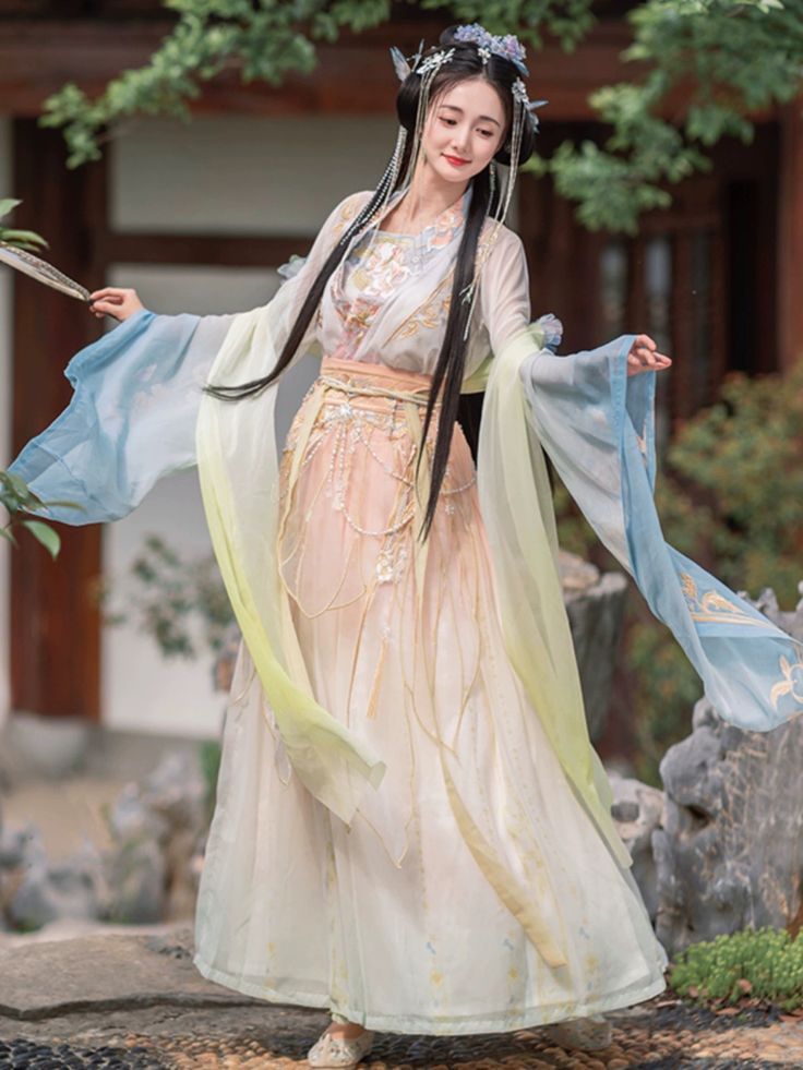 2021 Spring-Summer Womens Hanfu Fashion:The Newest Trends in Traditional Elegance