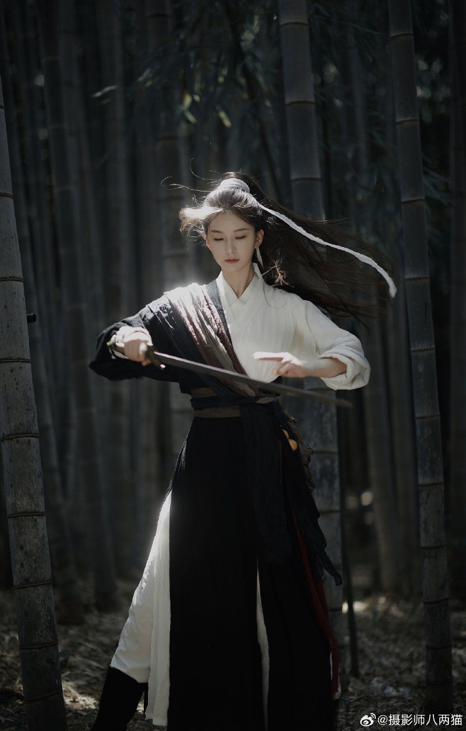 The Art of Pairing Cheongsam with Skirts:A Fashionable Fusion