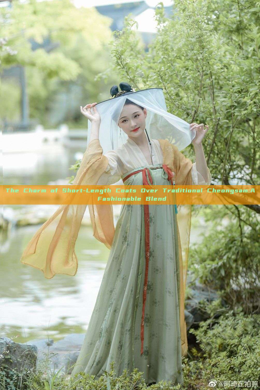 The Charm of Short-Length Coats Over Traditional Cheongsam:A Fashionable Blend