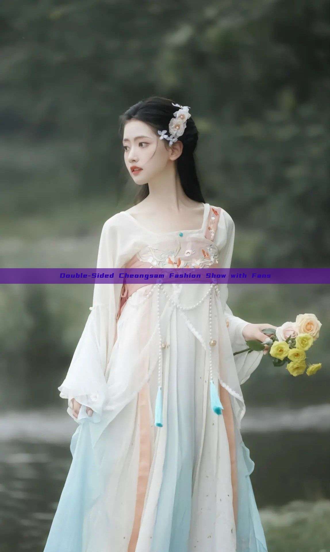 Double-Sided Cheongsam Fashion Show with Fans Double-Sided Cheongsam Fashion Show with Fans