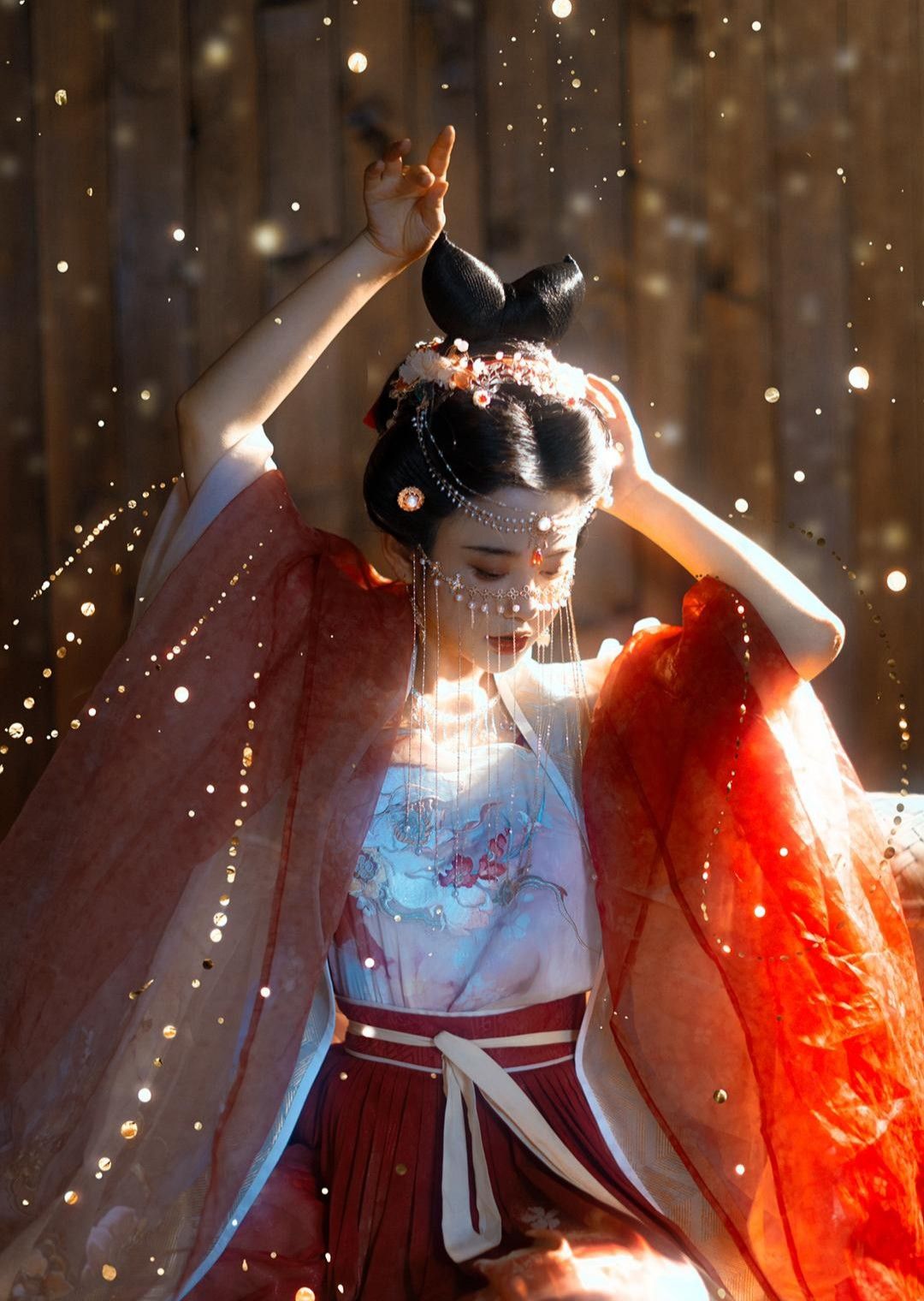 Reinventing the Cheongsam:The Fusion of Traditional Chinese Elegance with Modern Street Style