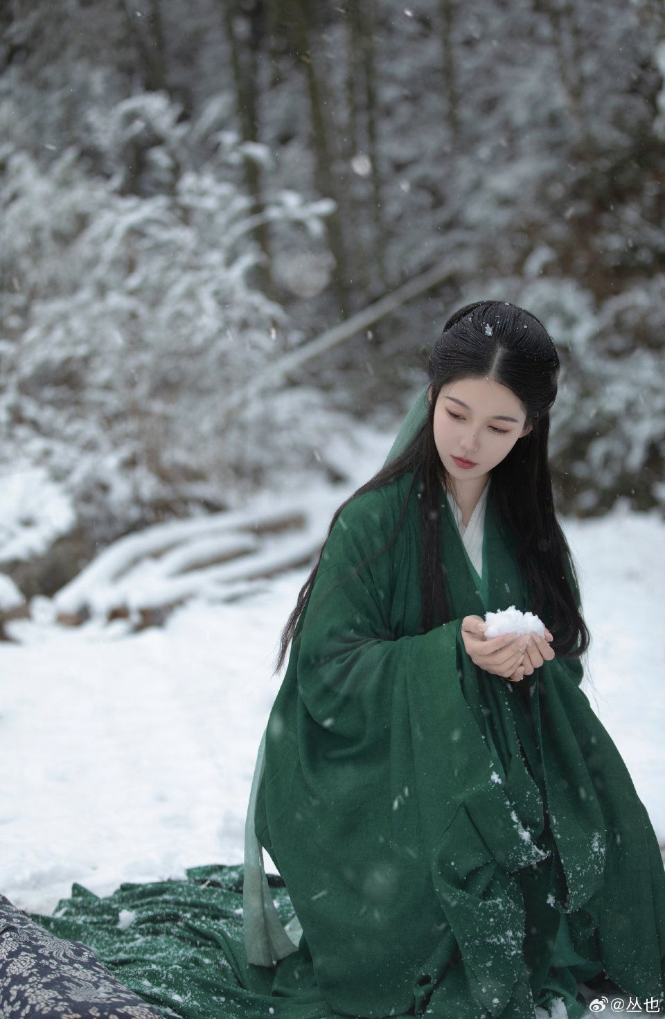 Exploring the Elegance of Hanfu Skirts:A Six-Meter Journey