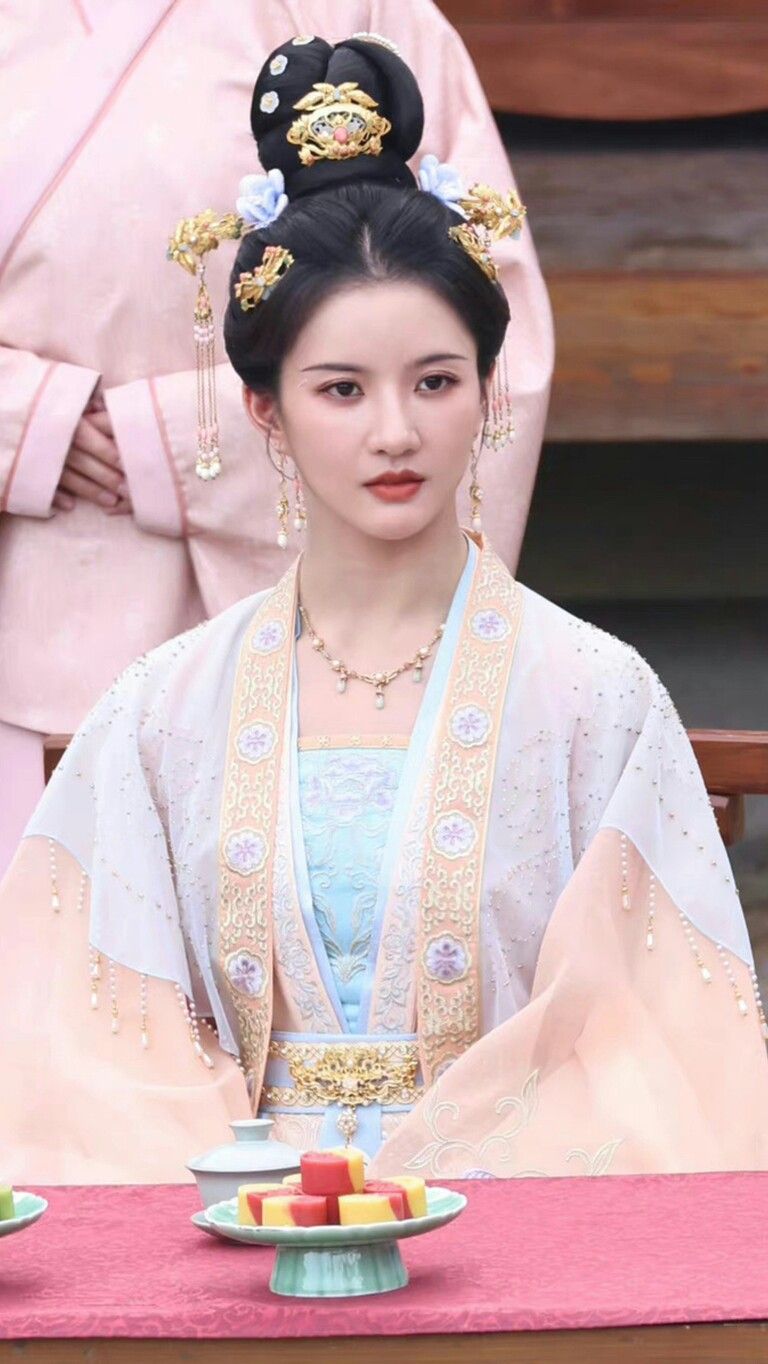 Elegant Qipao Dress for a 30-Year-Old Lady