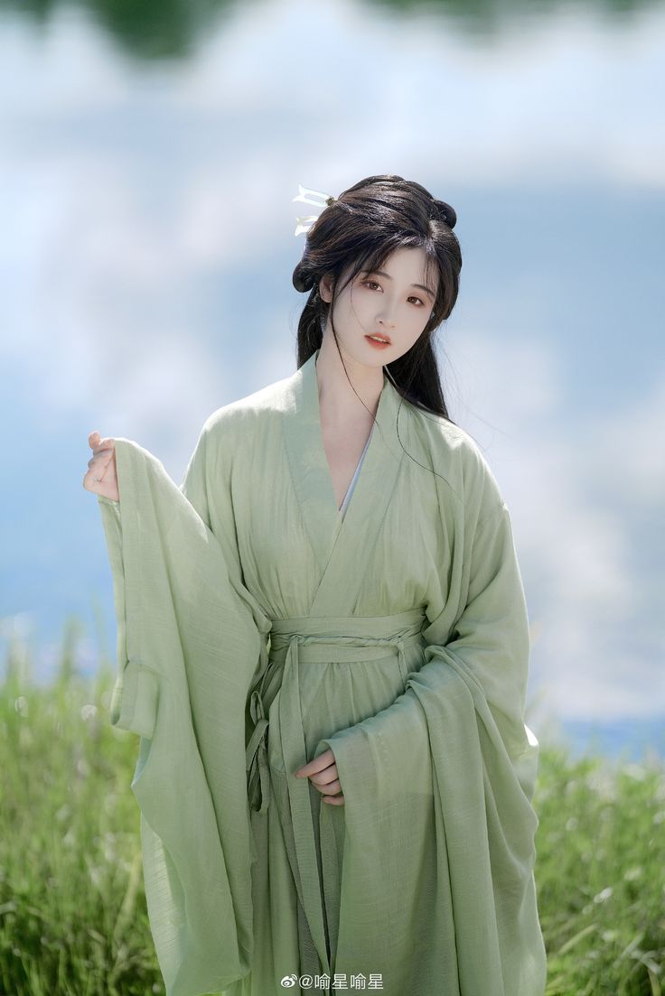 The Red-Shirted Splendor:Exploring the Cultural Significance of Hanfu Fashion
