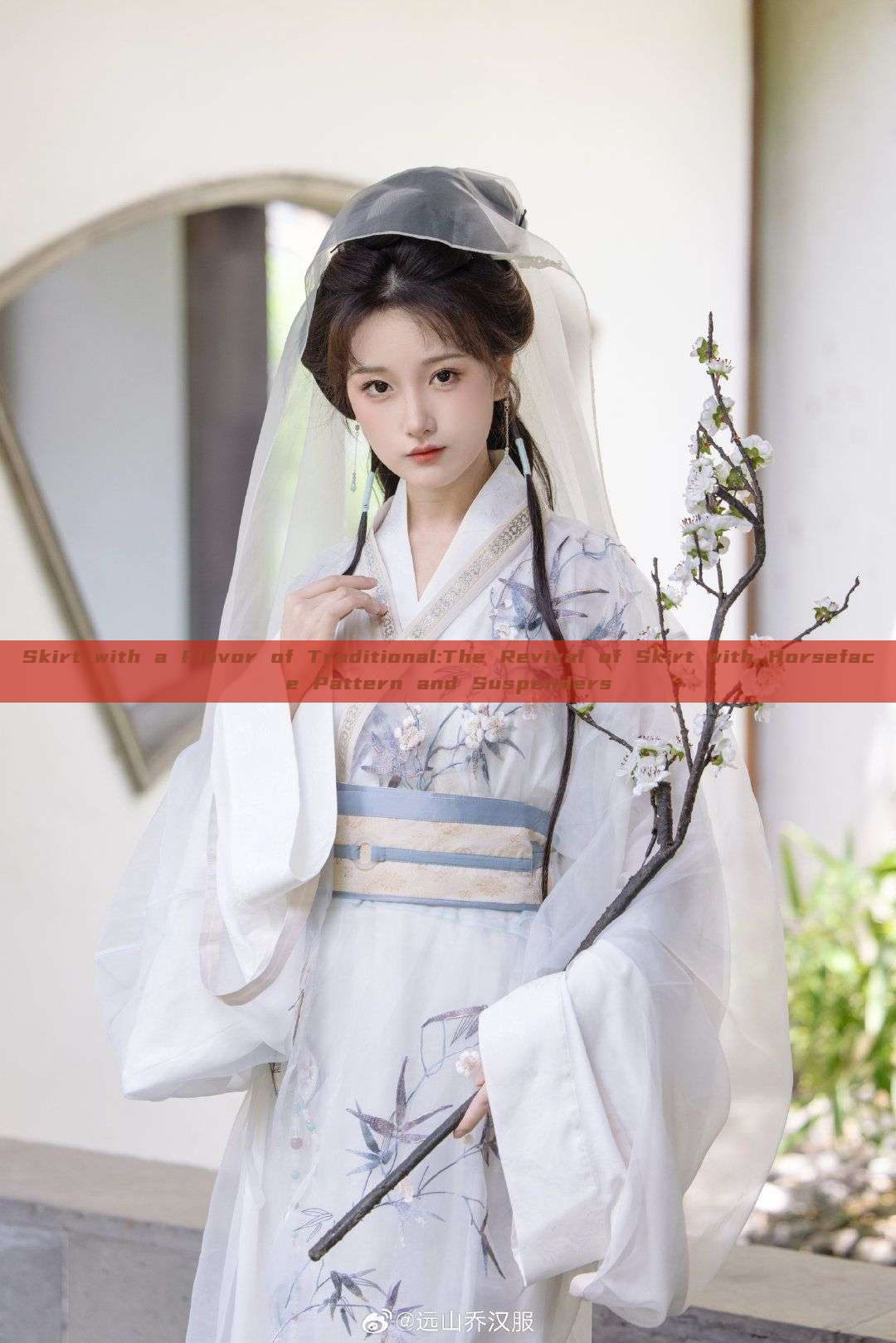 Skirt with a Flavor of Traditional:The Revival of Skirt with Horseface Pattern and Suspenders Skirt with a Flavor of Traditional:The Revival of Skirt with Horseface Pattern and Suspenders