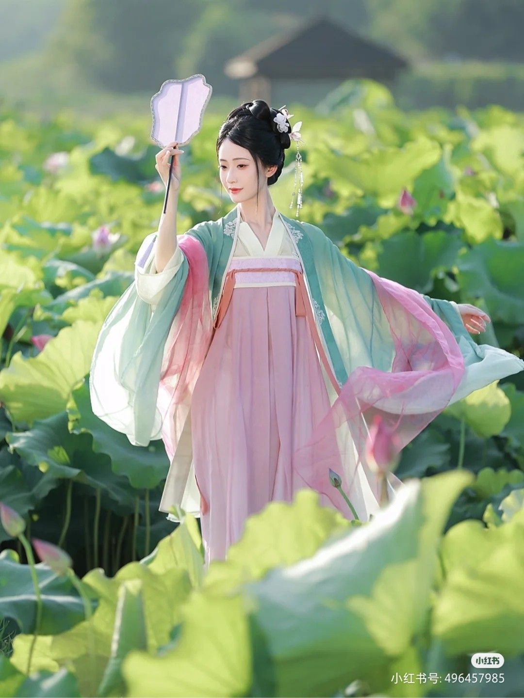 Autumn Girls Fashion:The Splendor of Hanfu Traditional Chinese Dress Autumn Girls Fashion:The Splendor of Hanfu Traditional Chinese Dress