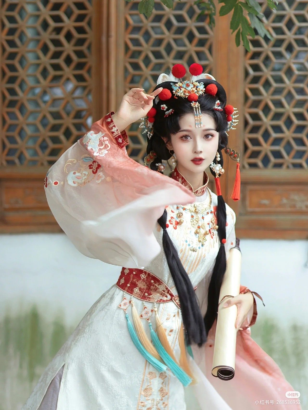 The Splendor of Hairpins and Hanfu:A Journey into Ancient Chinese Style The Splendor of Hairpins and Hanfu:A Journey into Ancient Chinese Style