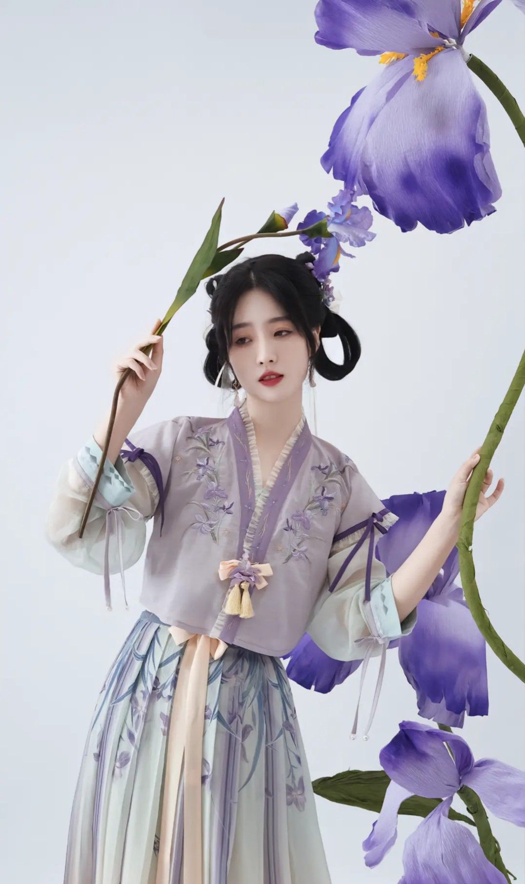 The Splendor of Traditional Chinese Clothing:The Overlap-Fronted Blouse of Hanfu Fashion The Splendor of Traditional Chinese Clothing:The Overlap-Fronted Blouse of Hanfu Fashion