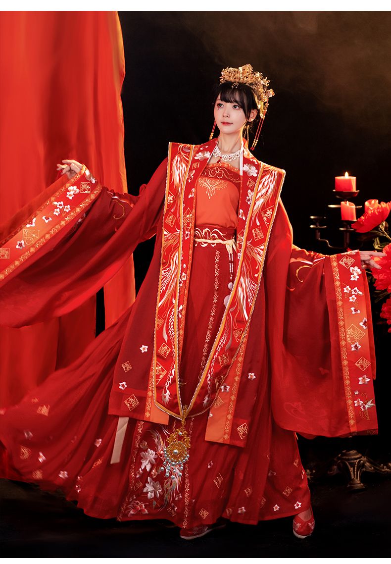 The Revival of Cheongsam:The Role of Wide Border Trims The Revival of Cheongsam:The Role of Wide Border Trims