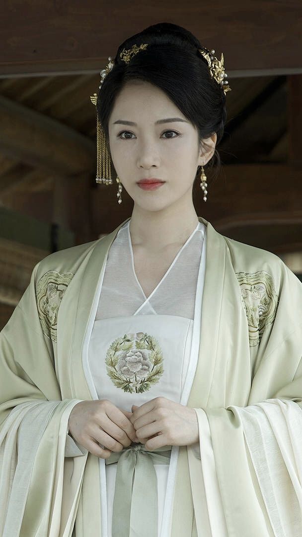 Magnificent Qipao Elegance:The Allure of Premium Silk