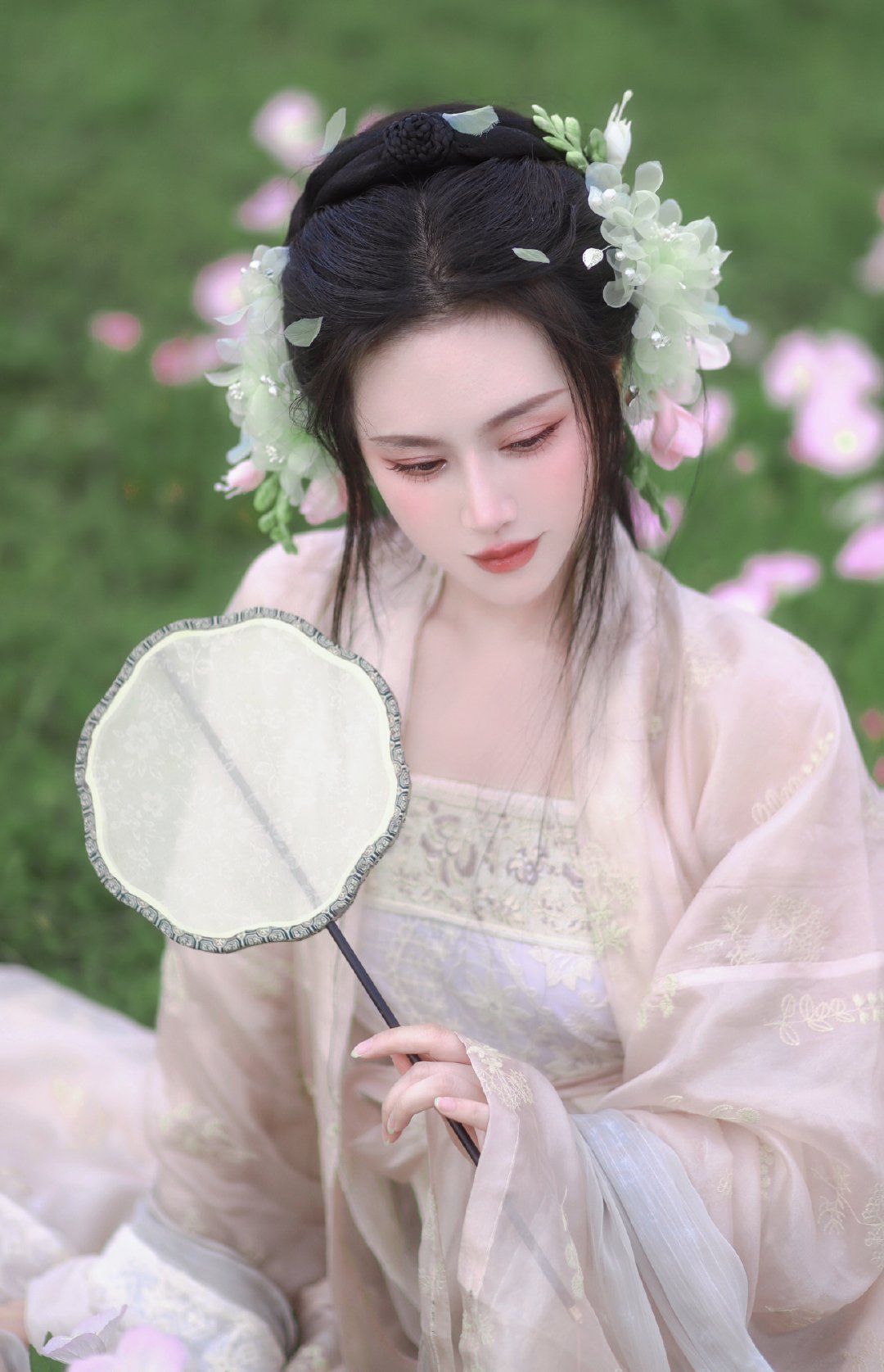 Traditional Tang Suit with Integrated Hairpiece:A Complete Guide to Traditional Chinese Headdress Traditional Tang Suit with Integrated Hairpiece:A Complete Guide to Traditional Chinese Headdress