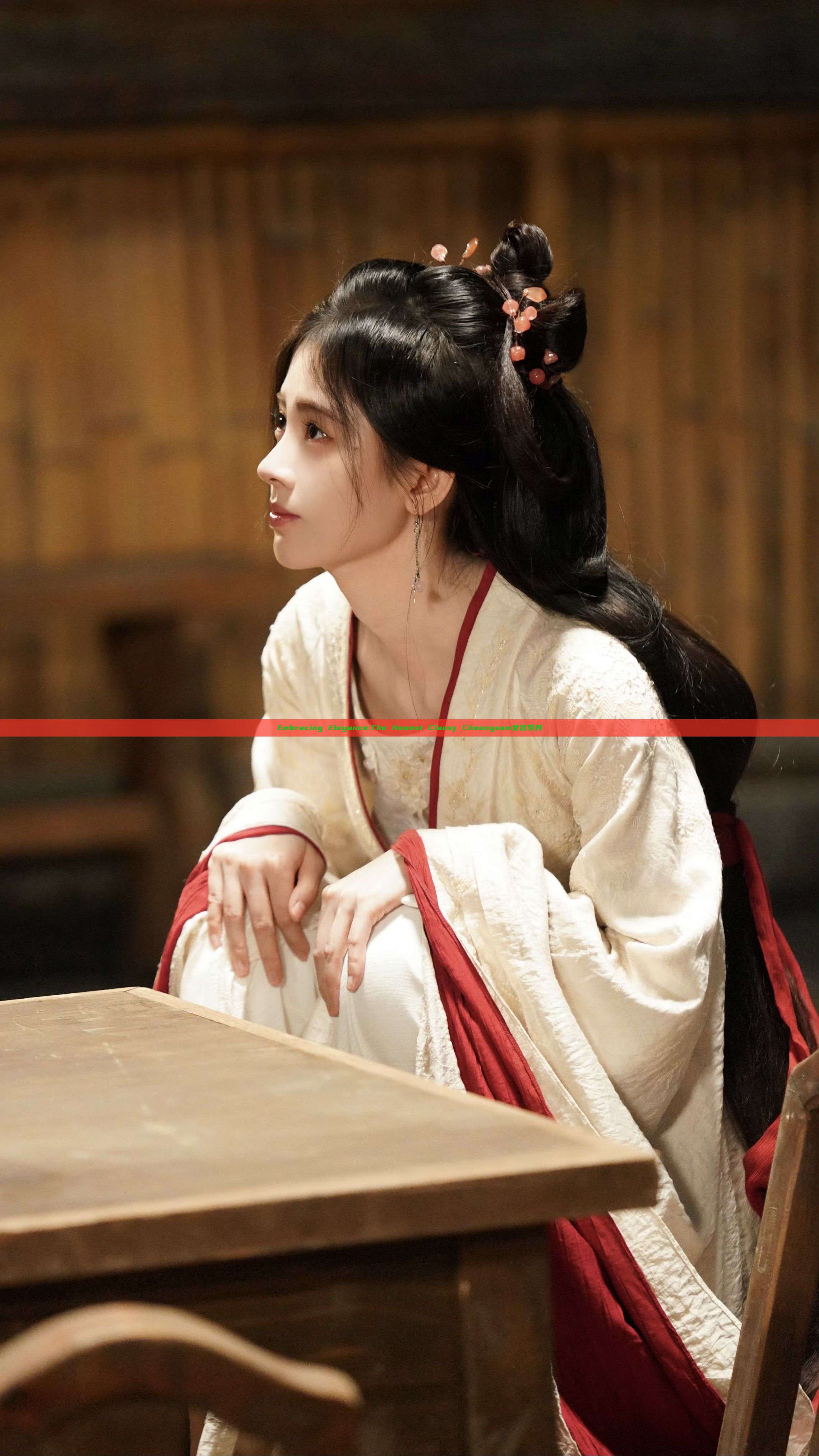 Embracing Elegance:The Newest Classy Cheongsam女装系列 Embracing Elegance:The Newest Classy Cheongsam女装系列
