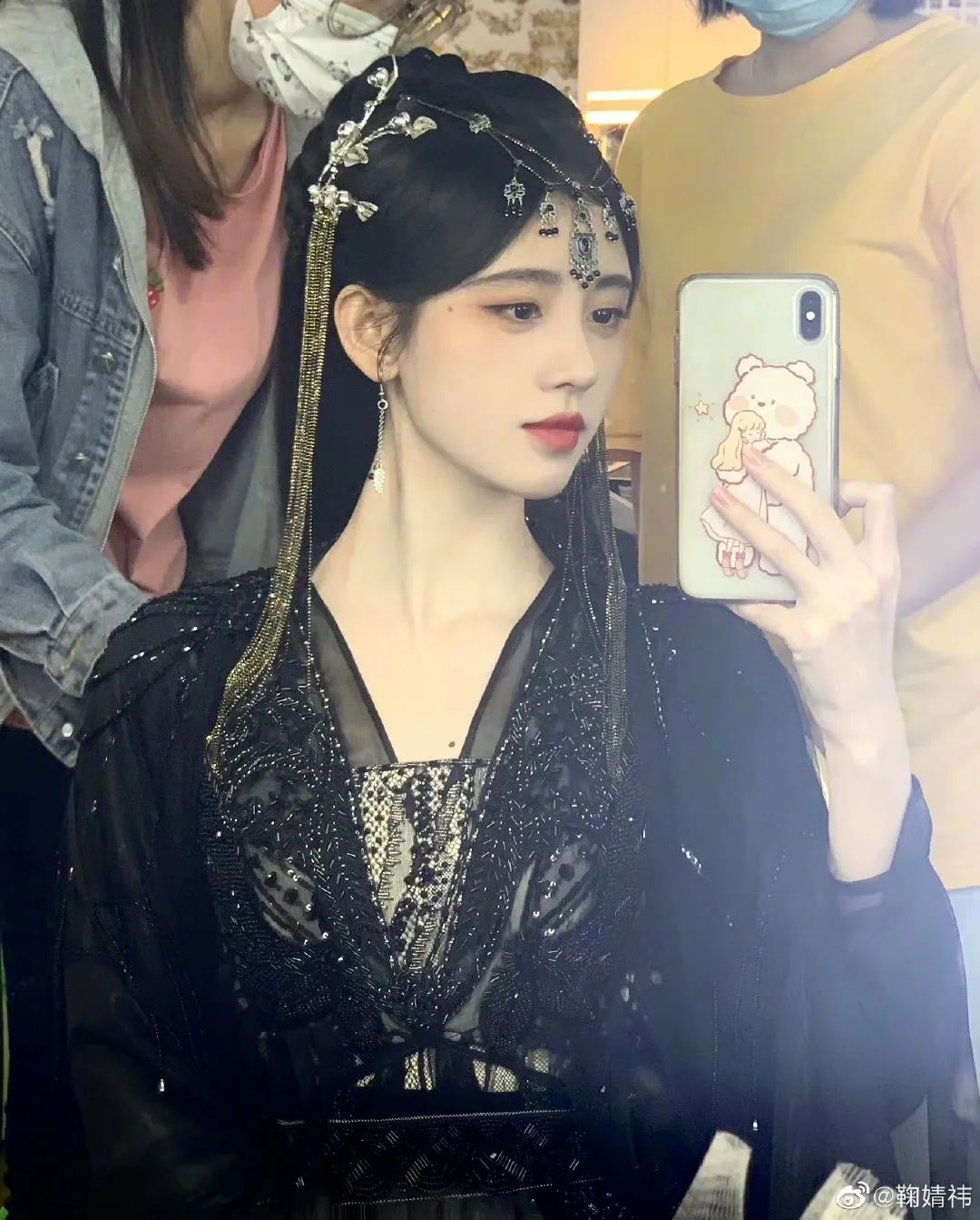 The Enchanting Aroma of a Blue Hanfu Girl Child