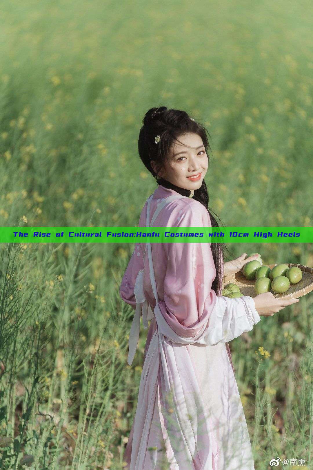 The Rise of Cultural Fusion:Hanfu Costumes with 10cm High Heels