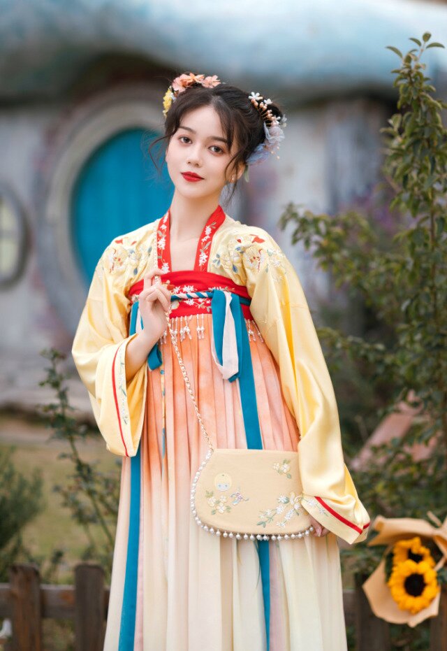 The Splendor of Jimi Hanfu:A Complete Traditional Chinese Clothing Set The Splendor of Jimi Hanfu:A Complete Traditional Chinese Clothing Set