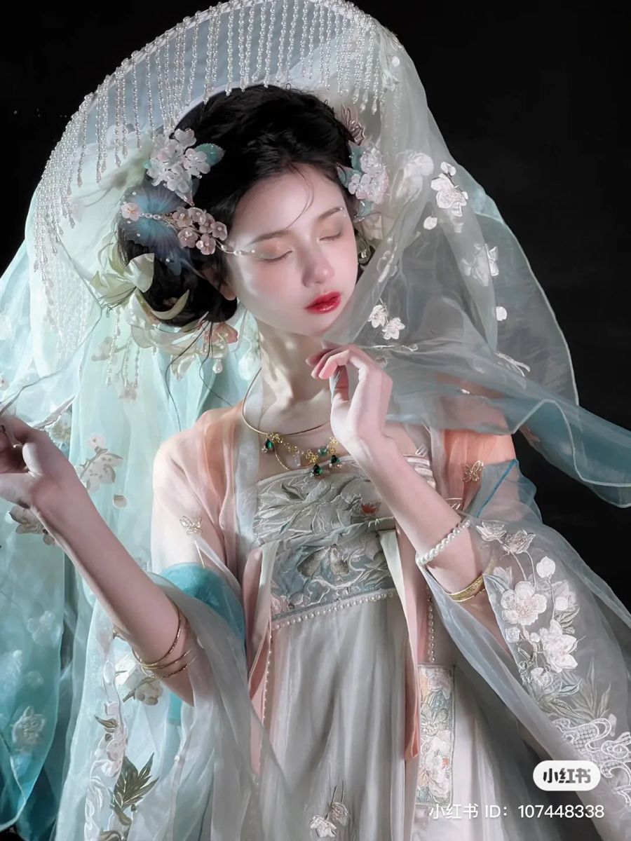 Vintage Earring Qipao:A Blend of Traditional Elegance Vintage Earring Qipao:A Blend of Traditional Elegance