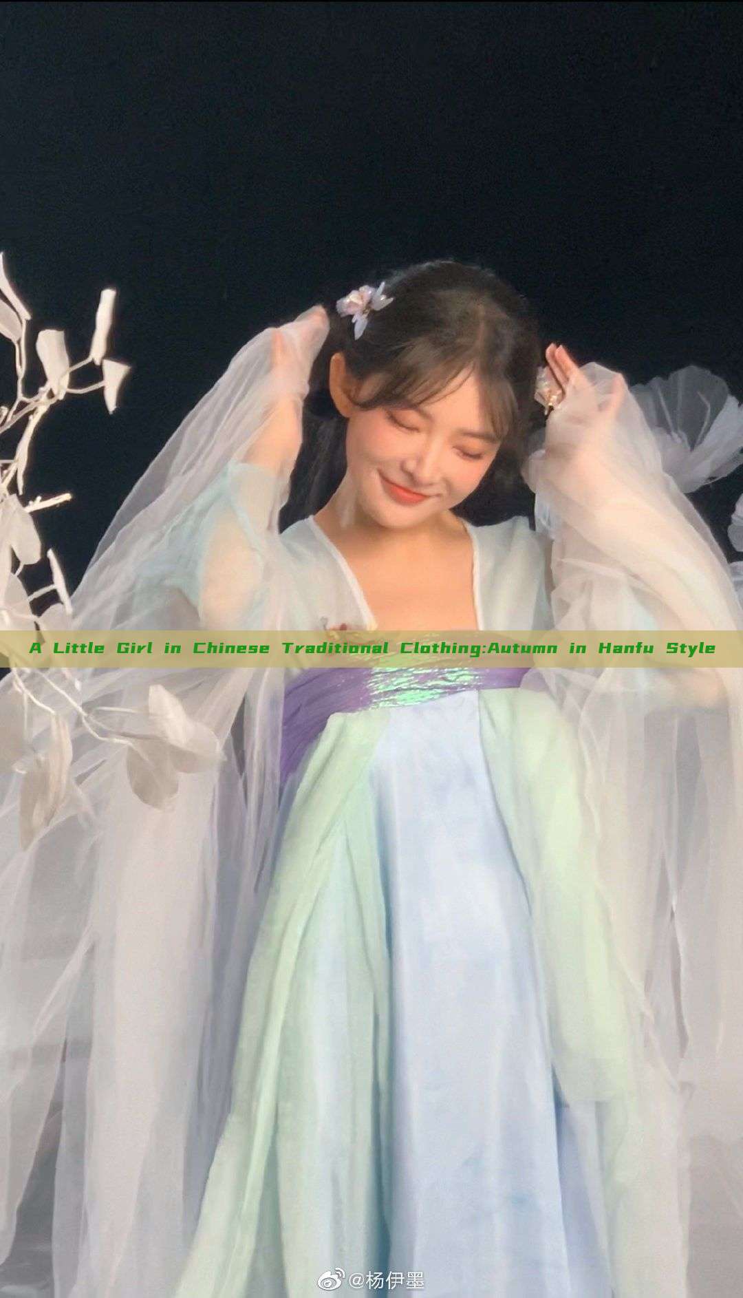 A Little Girl in Chinese Traditional Clothing:Autumn in Hanfu Style A Little Girl in Chinese Traditional Clothing:Autumn in Hanfu Style