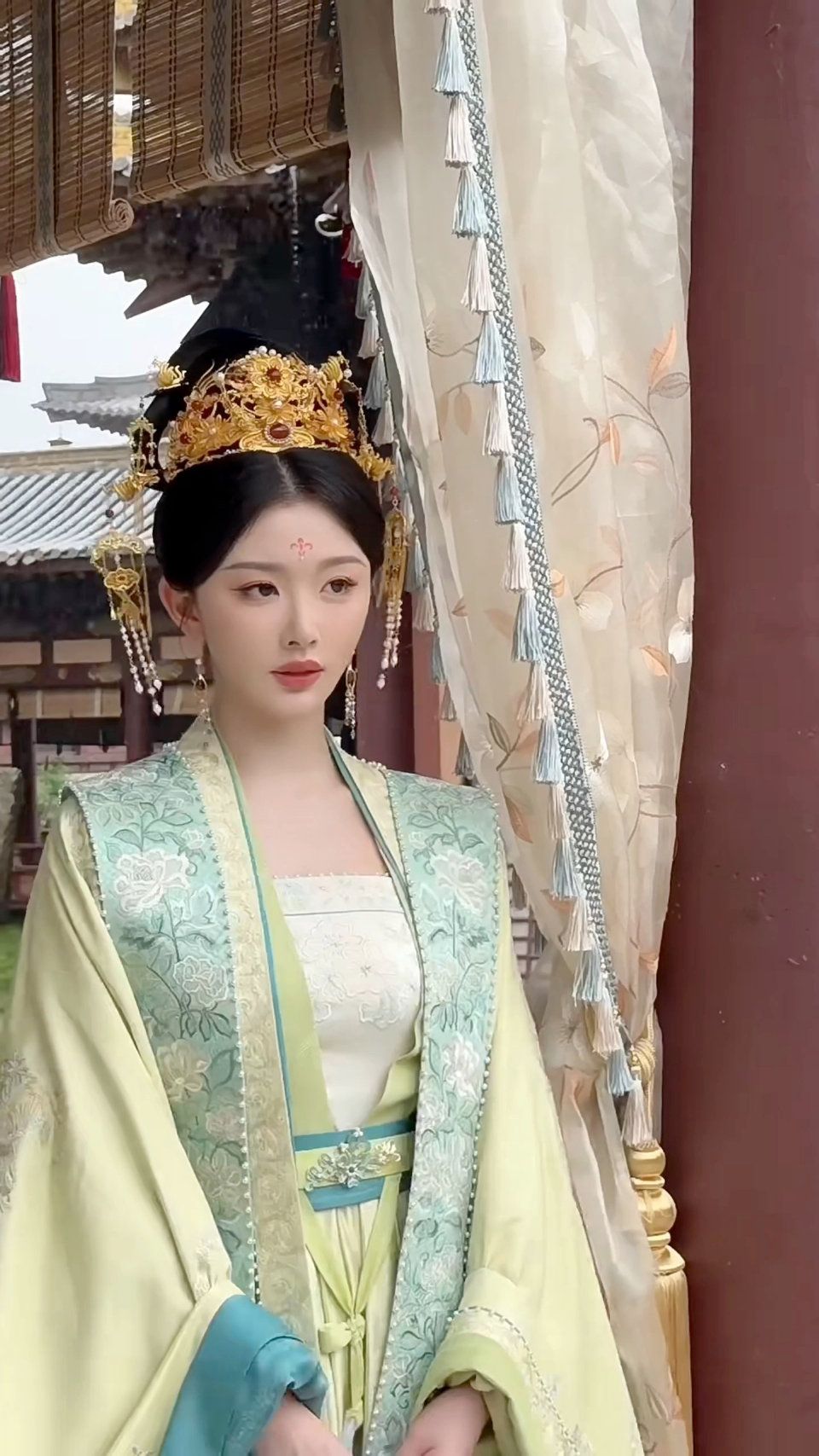 The Splendor of Jingyuns Horseface Skirt:A Closer Look into Traditional Chinese Dress The Splendor of Jingyuns Horseface Skirt:A Closer Look into Traditional Chinese Dress