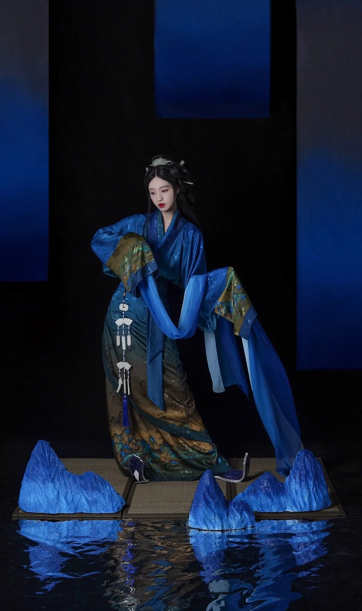 The Enchantment of Hanfu:The Vibrant Red of Immortality The Enchantment of Hanfu:The Vibrant Red of Immortality