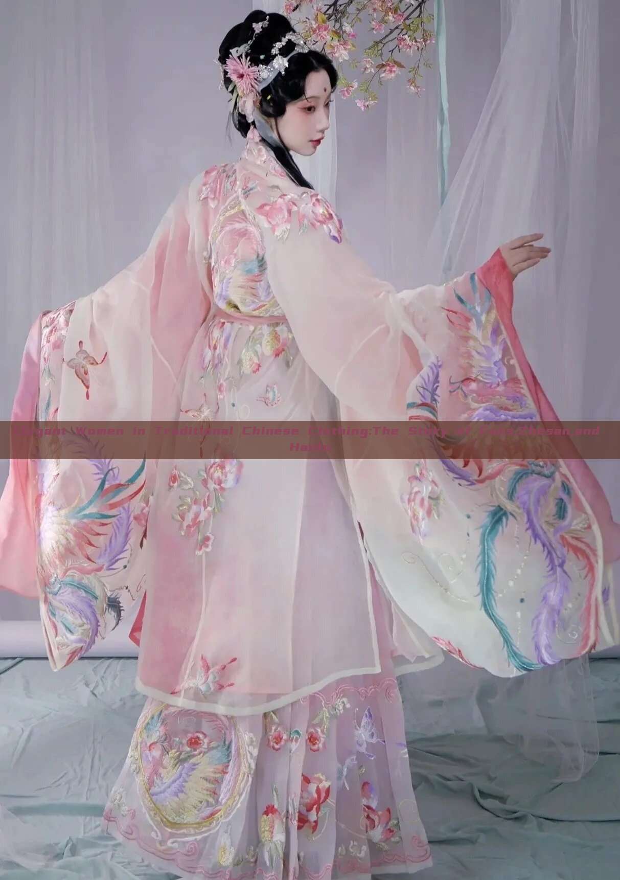 Elegant Women in Traditional Chinese Clothing:The Story of Fans,Zhesan,and Hanfu Elegant Women in Traditional Chinese Clothing:The Story of Fans,Zhesan,and Hanfu