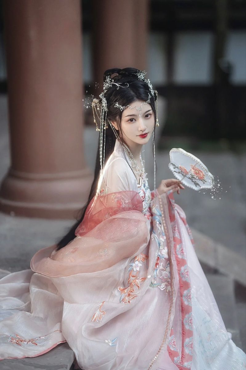 Sun Protection for Little Girls:The Allure of Traditional Hanfu Fashion Sun Protection for Little Girls:The Allure of Traditional Hanfu Fashion