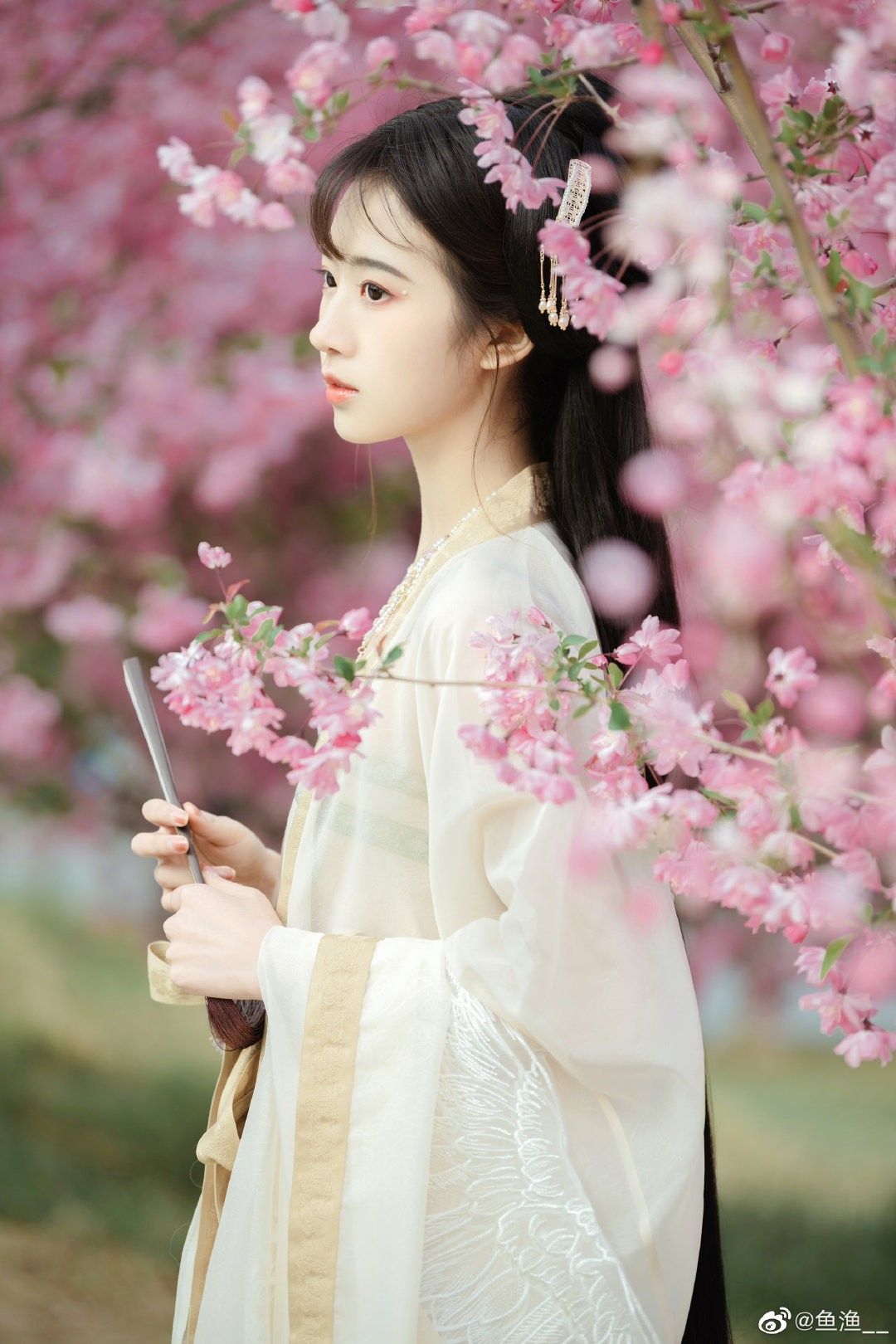 Martial Arts and Hanfu:Exploring the Essence of Chinese Swordsmanship and Traditional Costume Martial Arts and Hanfu:Exploring the Essence of Chinese Swordsmanship and Traditional Costume