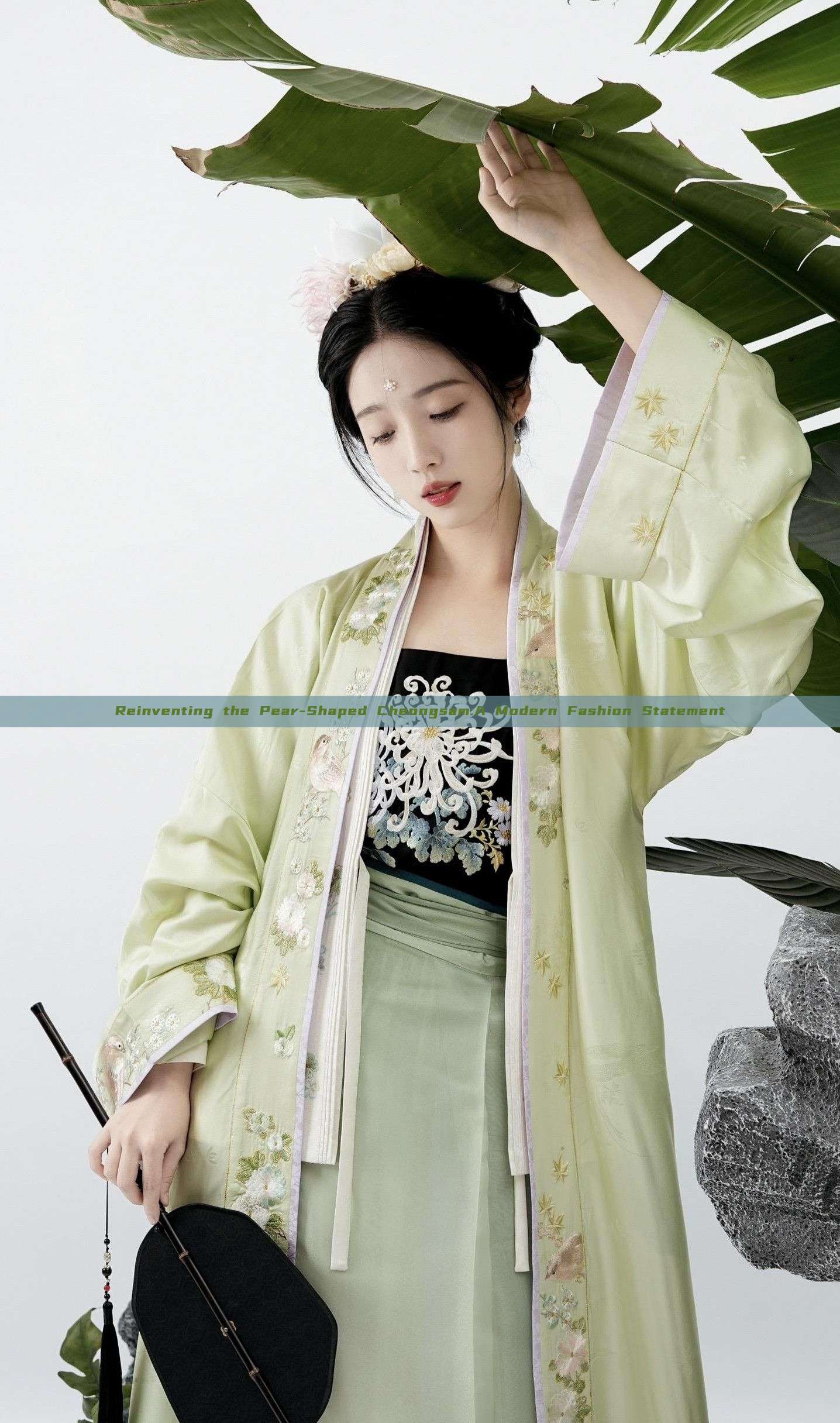 Reinventing the Pear-Shaped Cheongsam:A Modern Fashion Statement Reinventing the Pear-Shaped Cheongsam:A Modern Fashion Statement