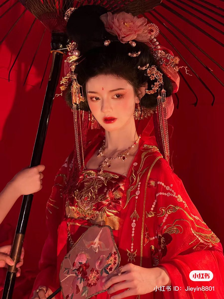 Summer Chic:The Refreshing Cheongsam in a Heatwave Summer Chic:The Refreshing Cheongsam in a Heatwave