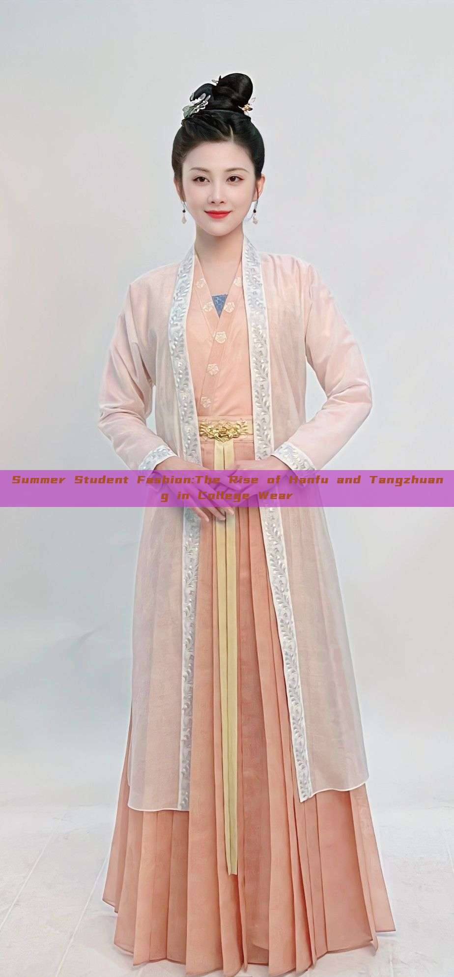 Summer Student Fashion:The Rise of Hanfu and Tangzhuang in College Wear