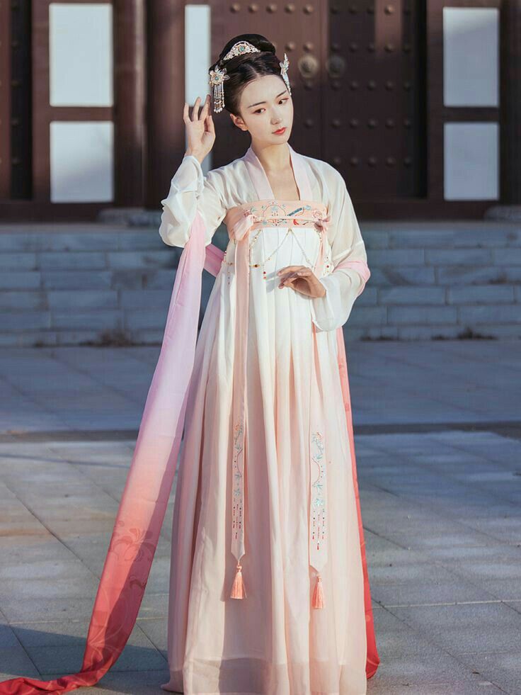 Vintage Qipao:Embracing a Chic and Youthful Retro Fashion